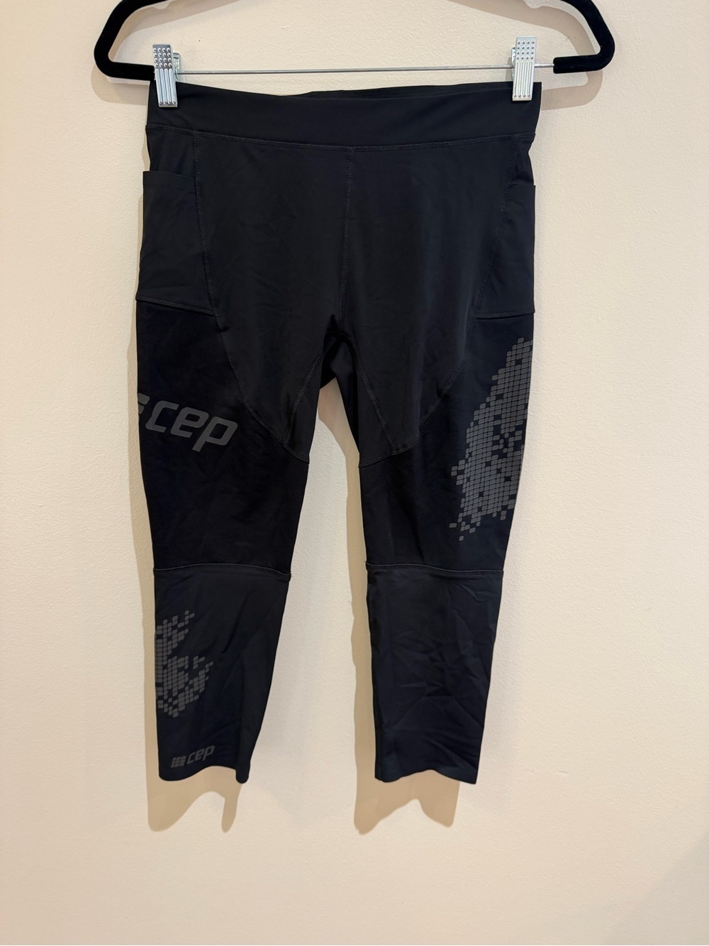 CEP RUN 3/4 TIGHTS 3.0 Black Performance Compression Tights Rear Zip Pocket Med